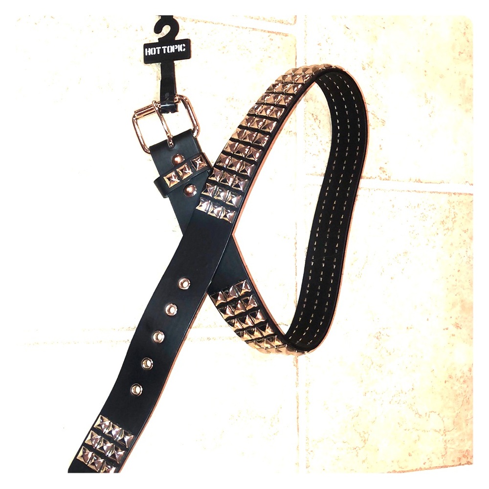 NWT Hot Topic black and silver stud belt
